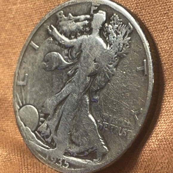 1935 D Sue Walking Liberty 90% Silver US Half Dollar #205786991103 - Picture 4 of 6